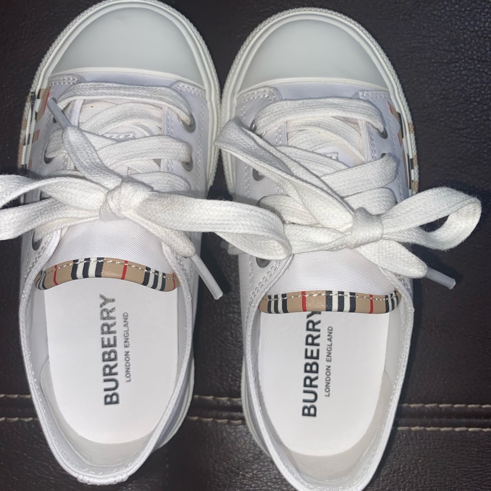 Burberry toddler Size 9